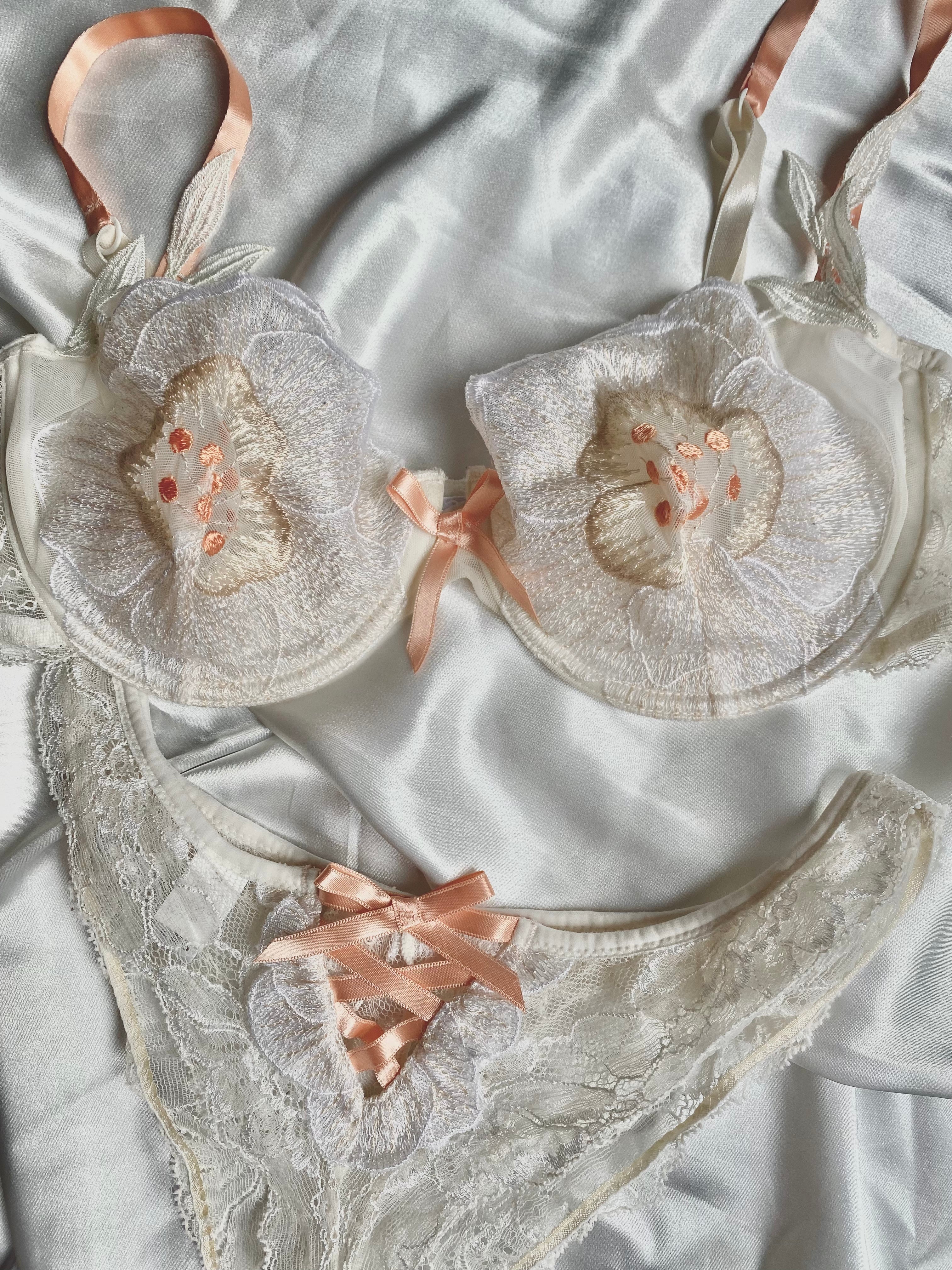 Luxury brand Ravage bra and thong set – Fivedotsvintage