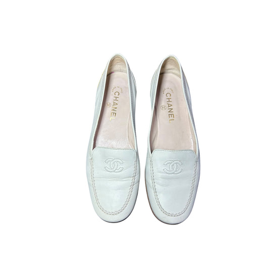 Vintage Chanel CC interlocking logo ivory loafers / 37.5